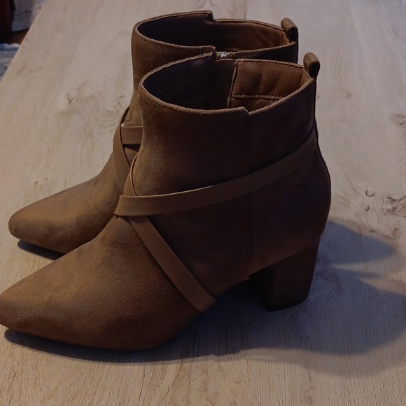 Shoes - Picture 2 of 2